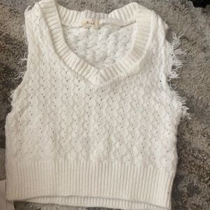 White and small Knit Sweater vest